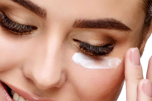 دلایل استفاده از کرم ضد آفتاب دور چشم دلایل استفاده از کرم ضد آفتاب دور چشم